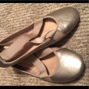 Easy Spirit ballerina light gold walking shoes  🔥